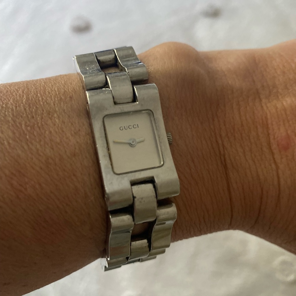 Gucci Metallic Silver Bracelet Watch